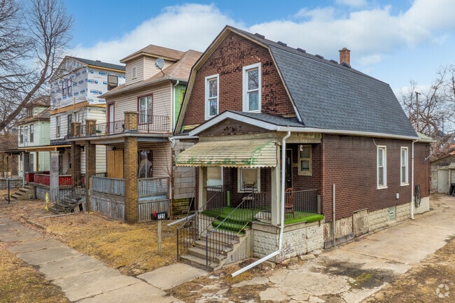 There are a few Dutch Colonials and multi-family homes in Delray.
