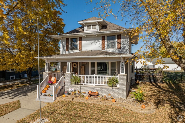 Foursquare homes rank among Jesup, Iowa’s most popular architectural styles.