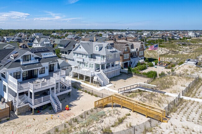 Have unbeatable beach access in Bay Head, NJ.