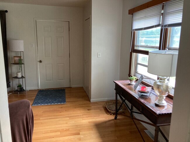 616 W 18th St, Cedar Falls, IA 50613 - photo 4