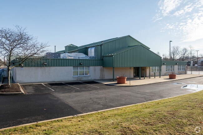 Calvary Christian Academy has a student-teacher ratio of 15-1.