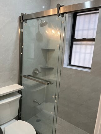 4048 Hampton St, Elmhurst, NY 11373