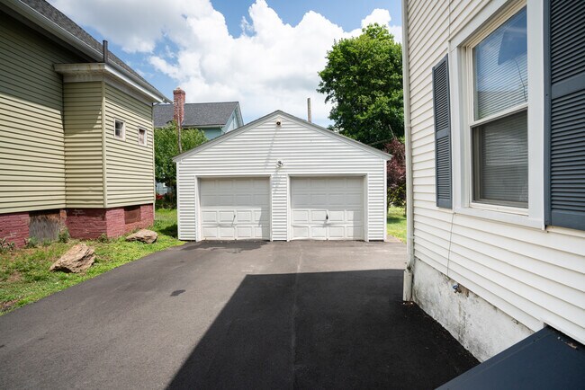 57 Germania St unit 1st fl, Southington, CT 06489 - photo 7