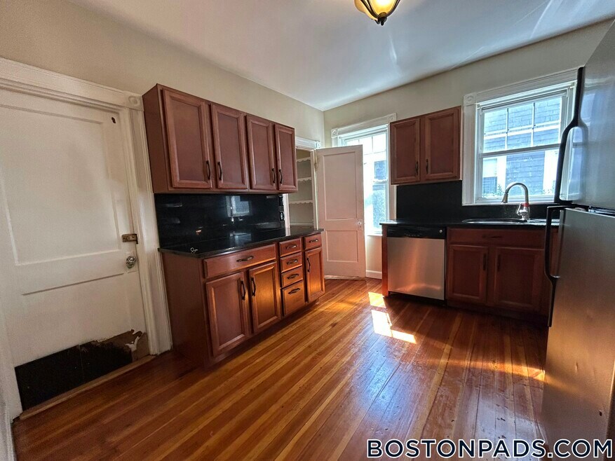 11 Fairfield St unit 1, Watertown, MA 02472 - photo 1