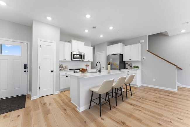 23199 Creekview Ct, Rogers, MN 55374 - photo 3