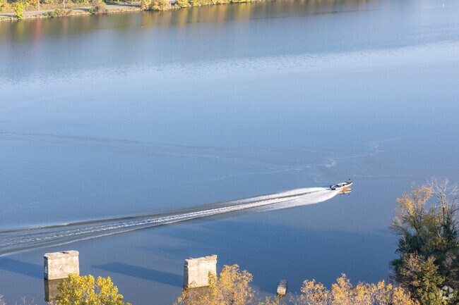 Powerboats are a great way to get around Lake Decatur and residents of Lakeridge central.