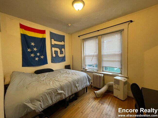 66 Egmont St unit 62-3, Brookline, MA 02446 - photo 5