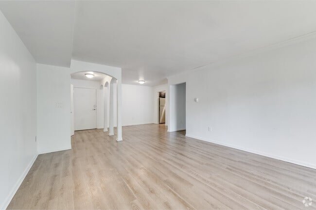 1 BR, 1BA - 770 - 800 SF
