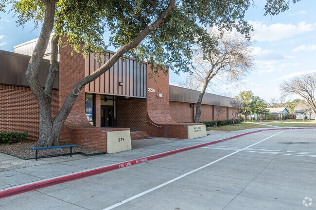 The student population of Davis Elementary is 284 students.