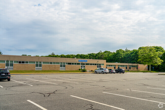 Quashnet School is a public elementary school located in Mashpee for students in grades 3rd-6th.