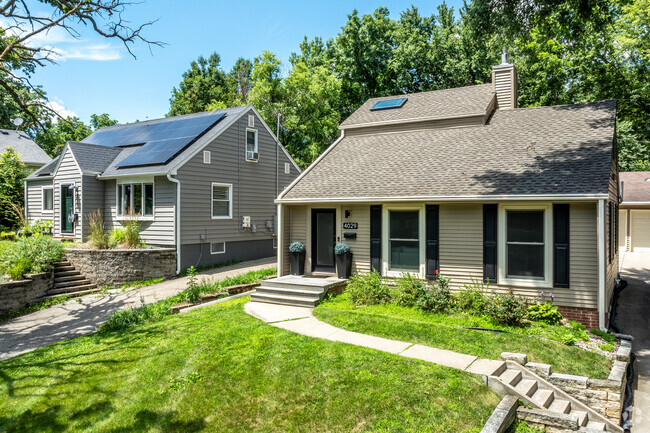 Some smaller bungalows are also scattered throughout the neighborhood of Salisbury Oaks.