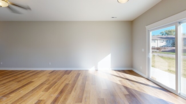 935 Paula Ct, Hobart, IN 46342 - photo 2