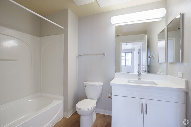 1BR, 1BA - 650SF - Bathroom