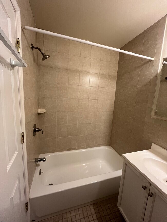 2135 S 5th St unit 2nd Fl, Philadelphia, PA 19148 - photo 6