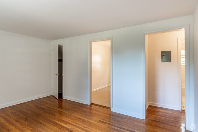 Garfield Park Apartments, Bound Brook, NJ 08805 - photo 5