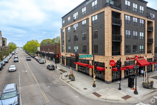 A mix of local restaurants and shops can be found at the corner of Selby and Snelling.