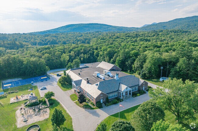 Barstow Memorial School provides a well-rounded education and promotes academic excellence.