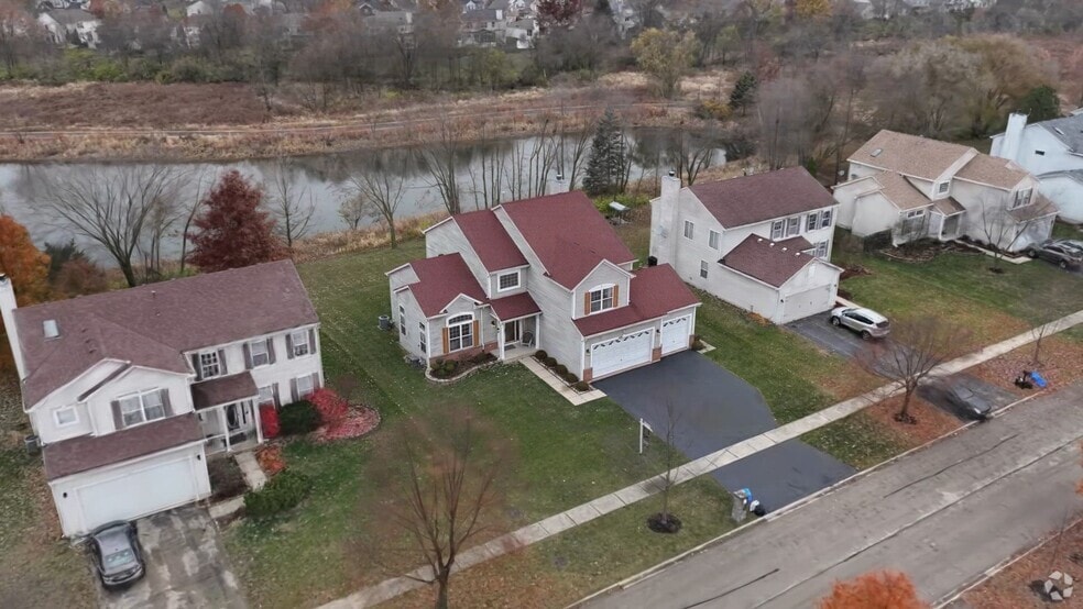 425 S Orchard Dr, Bolingbrook, IL 60440 - photo 2