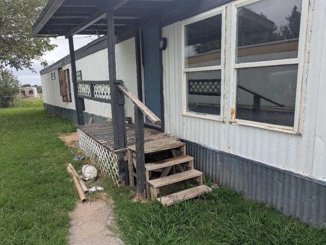 2504 SW Jefferson Ave, Lawton, OK 73505 - photo 2