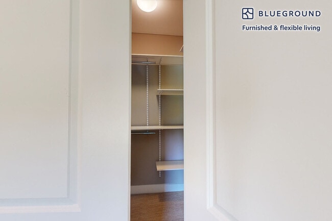 240 E Shore Rd unit FL4-ID1285A, Great Neck, NY 11023 - photo 6