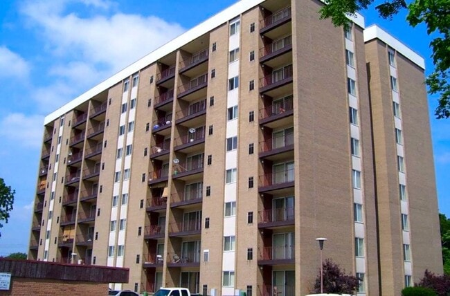 Ferris Park Towers, Lansing, MI 48933 - photo 2