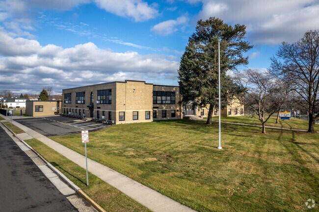 Manville's Roosevelt School serves local students in grades 3-4.