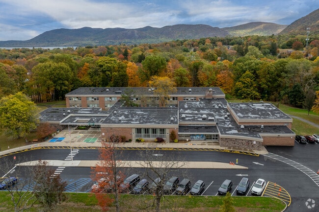 Cornwall Elementary School has an overall A-grade on Niche, with a student-teacher ratio of 16:1 and 577 students in grades K-4