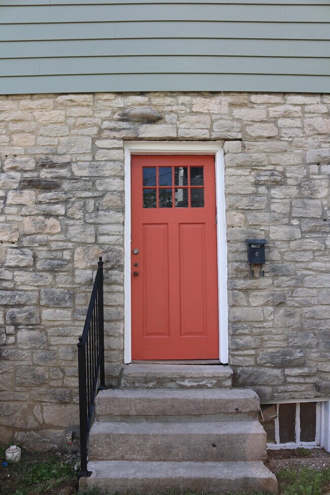 Apt B Entrance