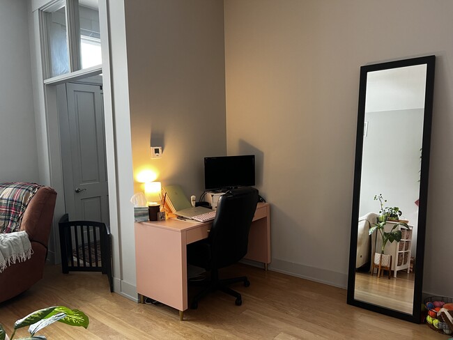 Entrance/home office area