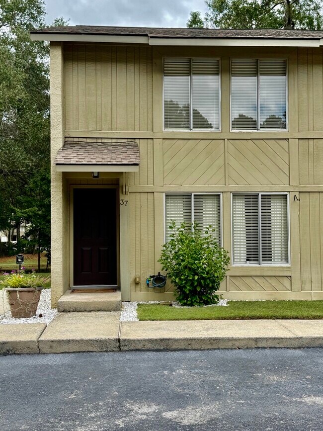 100 Mathews Dr Unit 7, Hilton Head Island, SC 29926