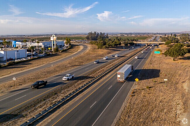 The Bayshore Freeway is the fastest way to around the Salinas area.