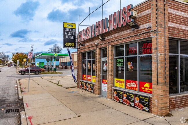 Chicken & Grill House serve up hot and tasty food for lunch and dinner.