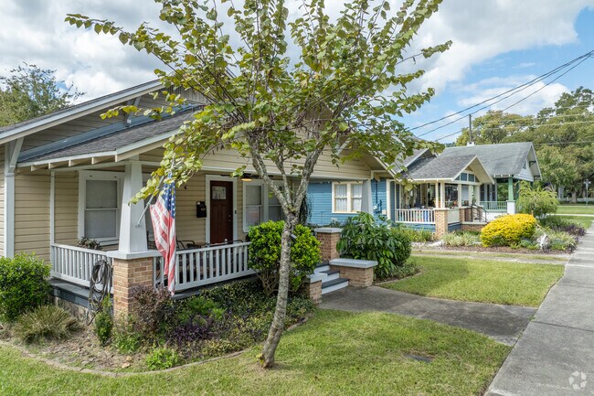 These craftsman bungalows are well cared for and are close to the heart of downtown.
