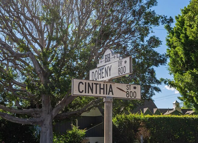 906 N Doheny Dr unit 322, West Hollywood, CA 90069 - photo 3