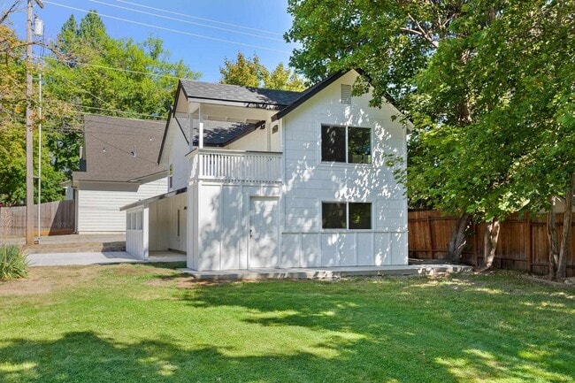 208 N 10th St unit B, Coeur D'Alene, ID 83814 - photo 2