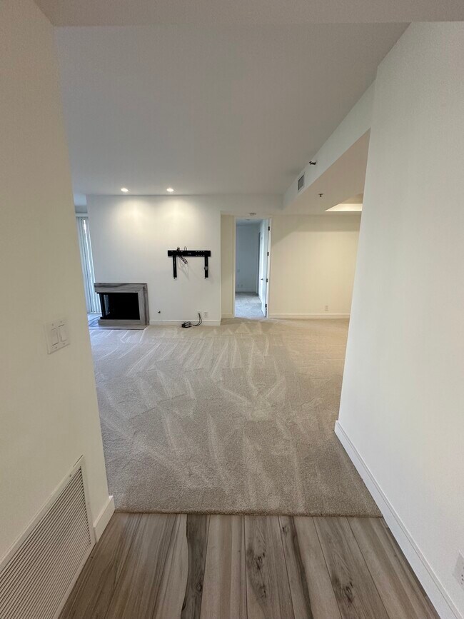 2131 Century Park Ln unit 218, Los Angeles, CA 90067 - photo 3