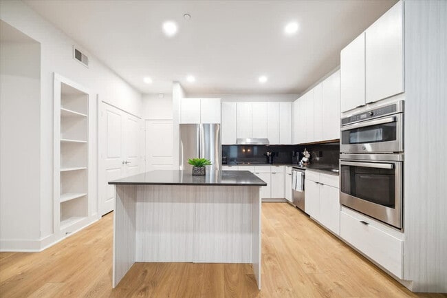 1112 Columbus St unit FL2-ID1039040P, Houston, TX 77019 - photo 3