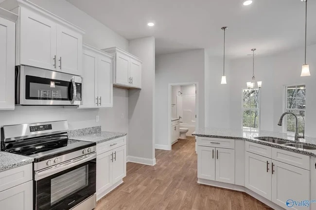 8761 Jackson Trace Ln unit 38667299, Morris, AL 35116 - photo 7