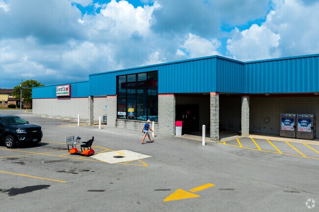 Groceries are available at Great Scot, with a Walmart Supercenter about 13 miles south in Findlay.