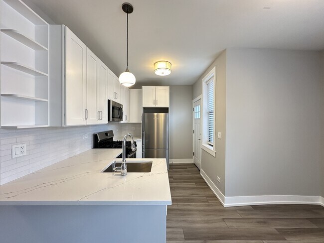 3943 N Janssen Ave unit A07C, Chicago, IL 60613 - photo 6