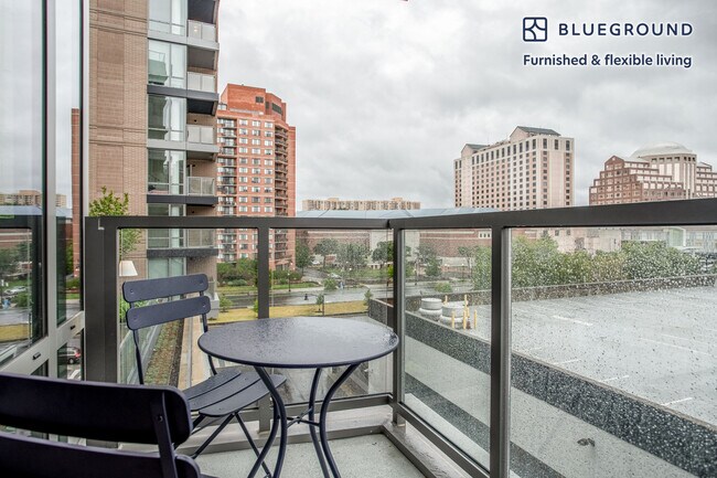 1446 S Grant St unit FL5-ID693, Arlington, VA 22202 - photo 4