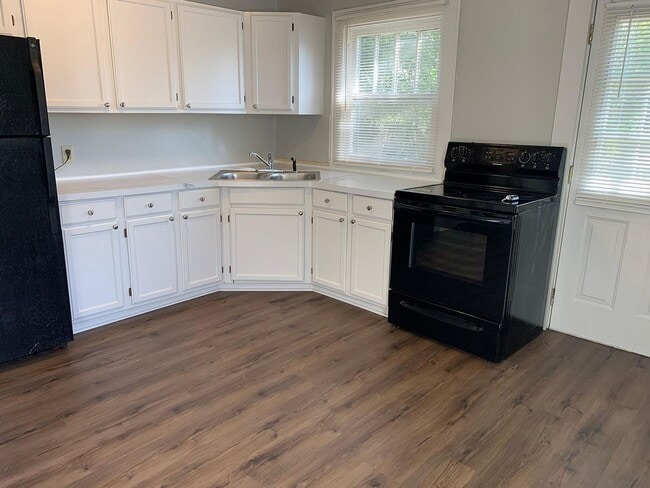 813 N Bancroft St, Indianapolis, IN 46201 - photo 2