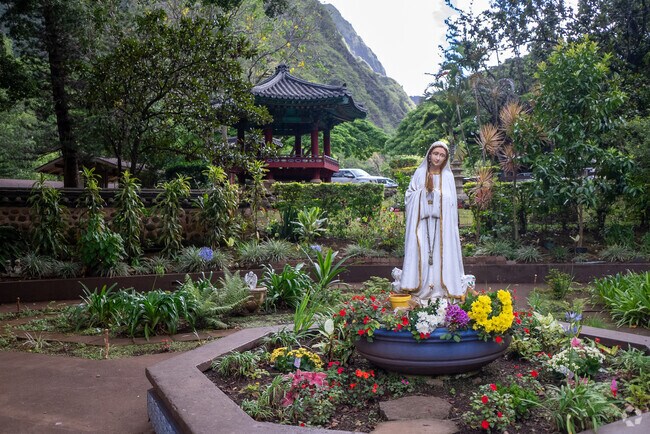 Kepaniwai Park is home to many iconic works of art in Wailuku.
