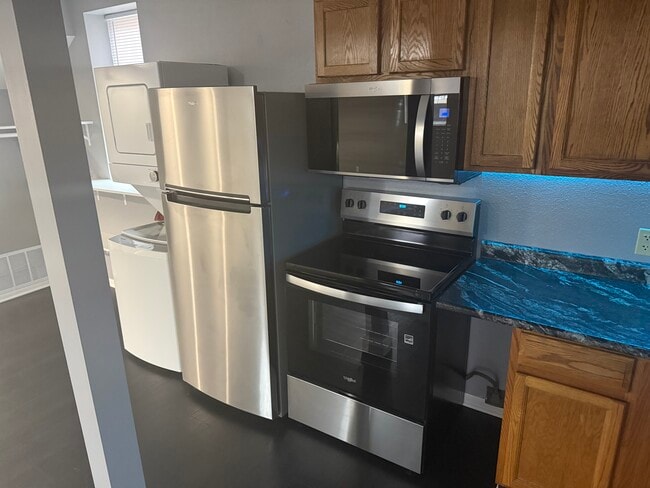 524 E Grand Ave unit 2, Beloit, WI 53511 - photo 3