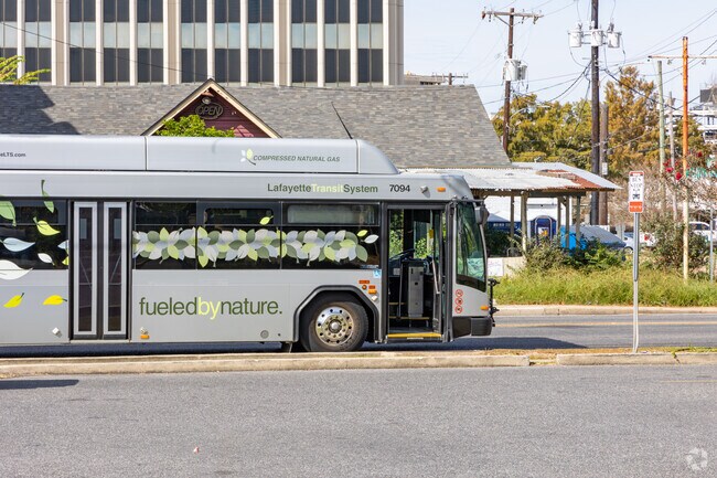 Bus services are readily available in River Ranch to easily travel around Lafayette.