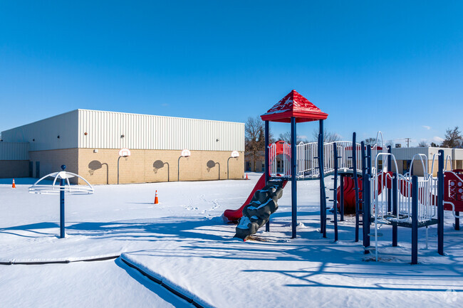 Will L. Lee School, Campus Playground.