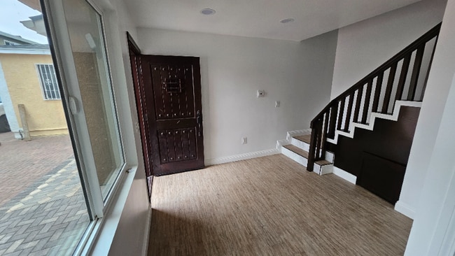 711 N Sloan Ave, Compton, CA 90221 - photo 5