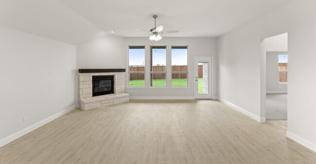 212 Oakcrest Dr unit 36456614, Justin, TX 76247 - photo 6