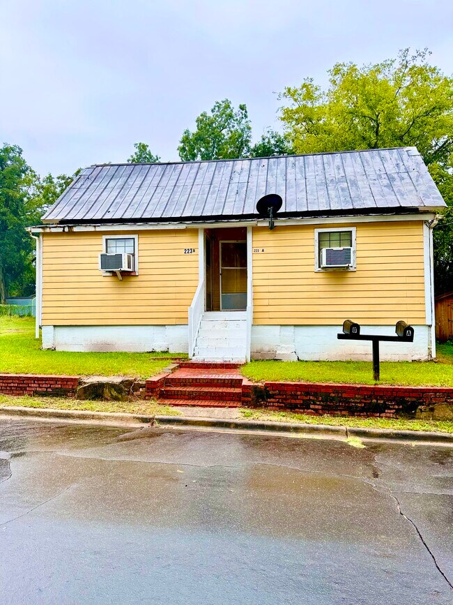 223 Academy St Unit 3 Bedroom Apartment, Americus, GA 31709