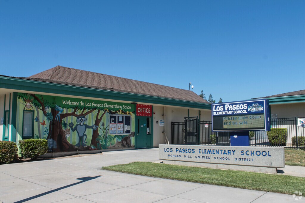 Main entrance to Los Paseos Elementary School in Los Paseos, San Jose CA
